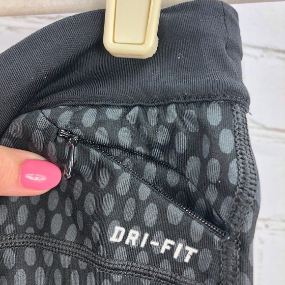 Cropped Nike Dry-Fit Leggings - Picture 4 of 6